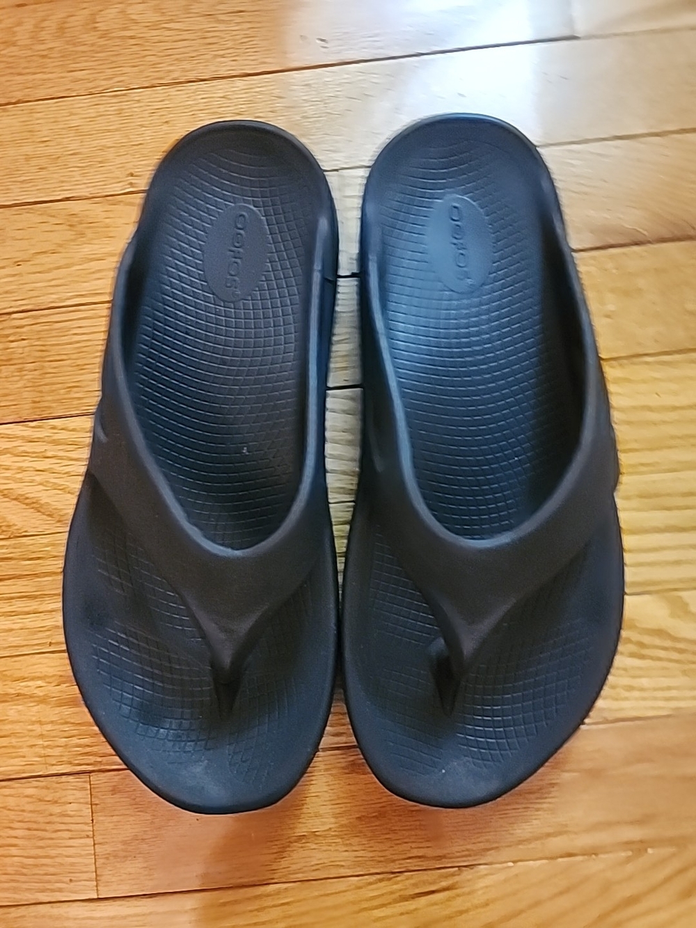 Oofos Ooriginal Men's Black Recovery Flip Sandals